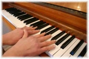 Playing piano with flat fingers