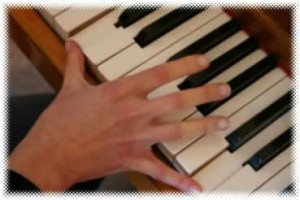 hand stretch on piano