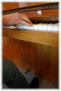 piano sustaining pedal