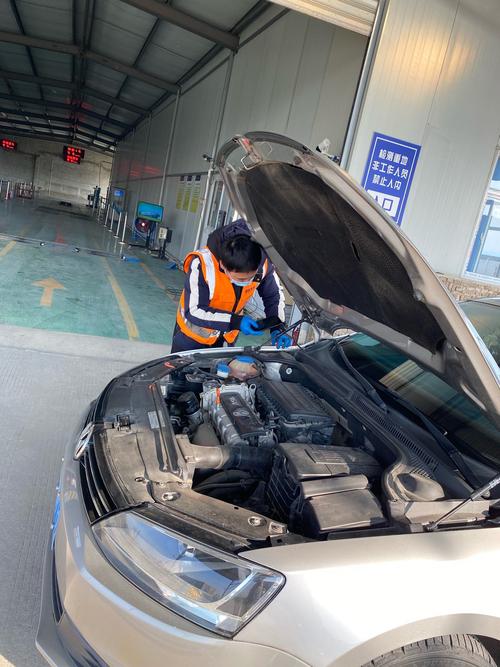 貨運(yùn)機(jī)動車在作業(yè)人員貨運(yùn)機(jī)動車附載作業(yè)人員