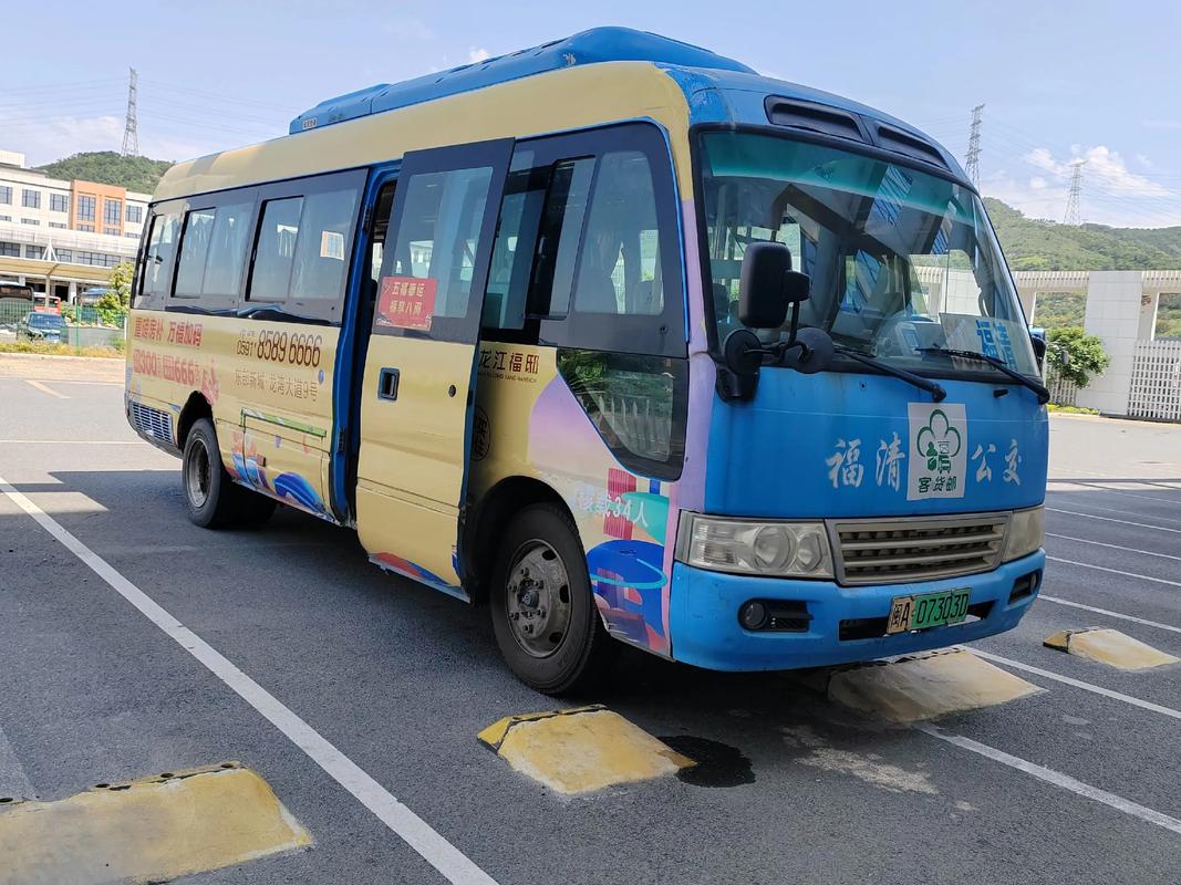 客貨運(yùn)公交貨運(yùn)公交車