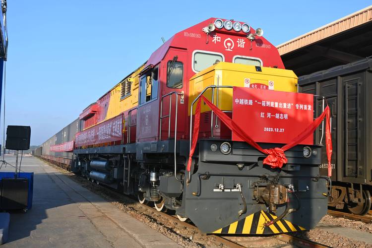 紅色火車 貨運(yùn)紅色貨運(yùn)火車是運(yùn)什么的